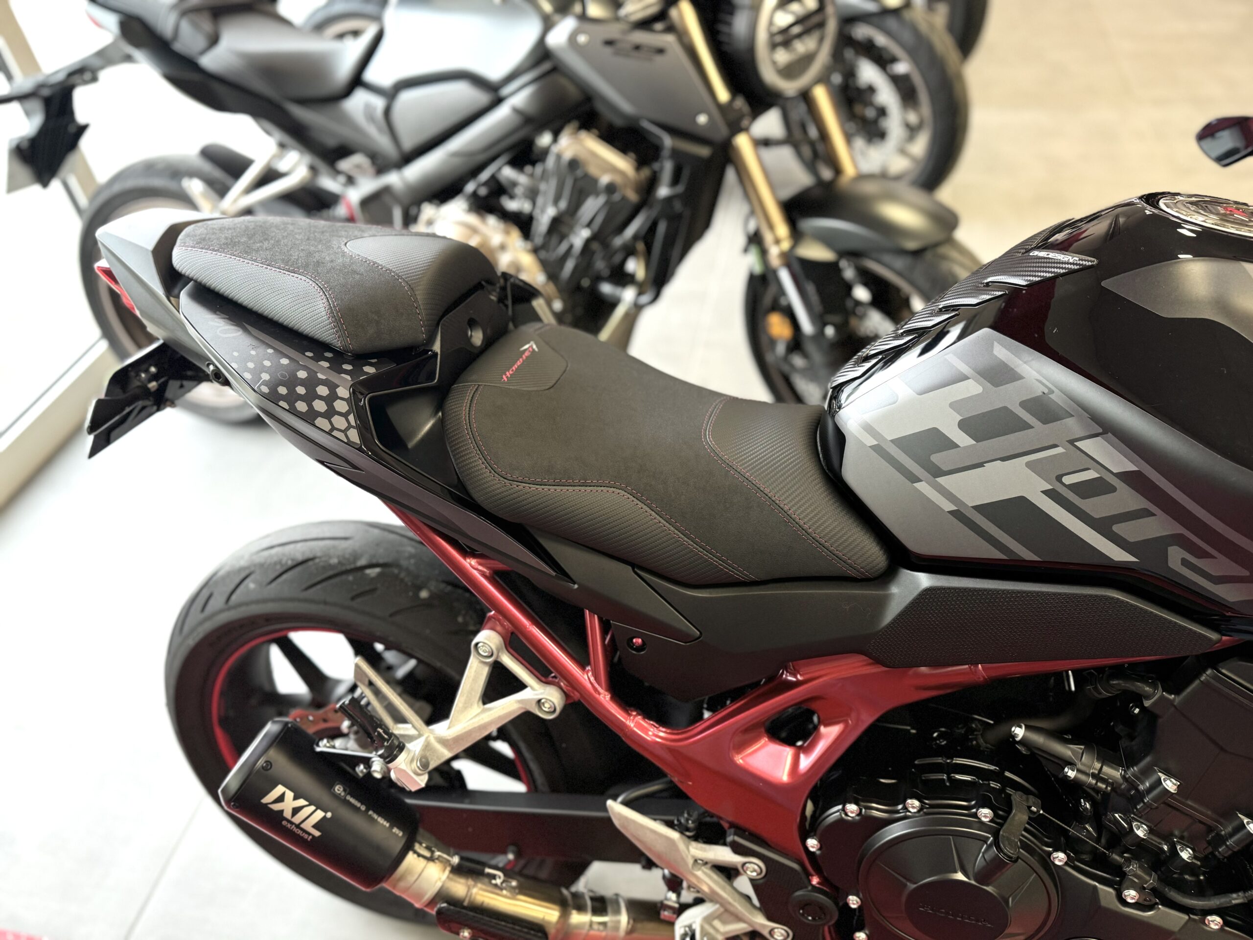 Housse de Selle Design HONDA Hornet 750 Ref : 2078 – Image 3