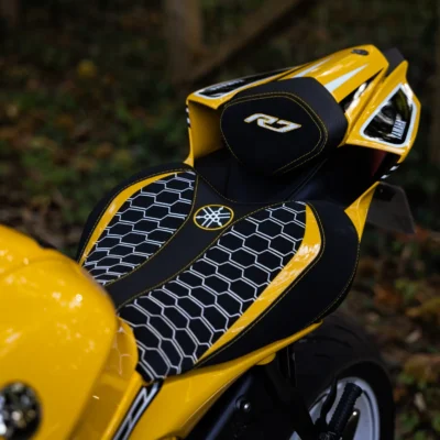 Selle confort moto Yamaha R7 avant seul avec dosseret capot Ref : 2042
