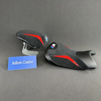 Transformez vos trajets avec cette selle confort conçue pour la BMW M1000R. Alliant design sportif et ergonomie, elle offre un soutien premium pour des performances maximales sur de longues distances.