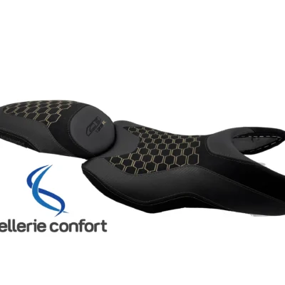 Selle confort pour Honda Cb 125 r , conçue pour offrir un confort optimal lors des longs trajets. Avec son rembourrage ergonomique et son revêtement durable, elle assure une conduite agréable et sans fatigue.